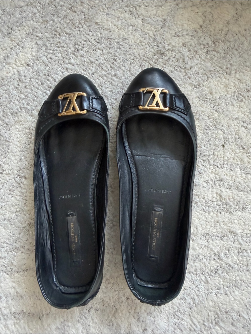 Louis Vuitton Black Leather Ballet Flats with Gold LV Emblem Size EU 35